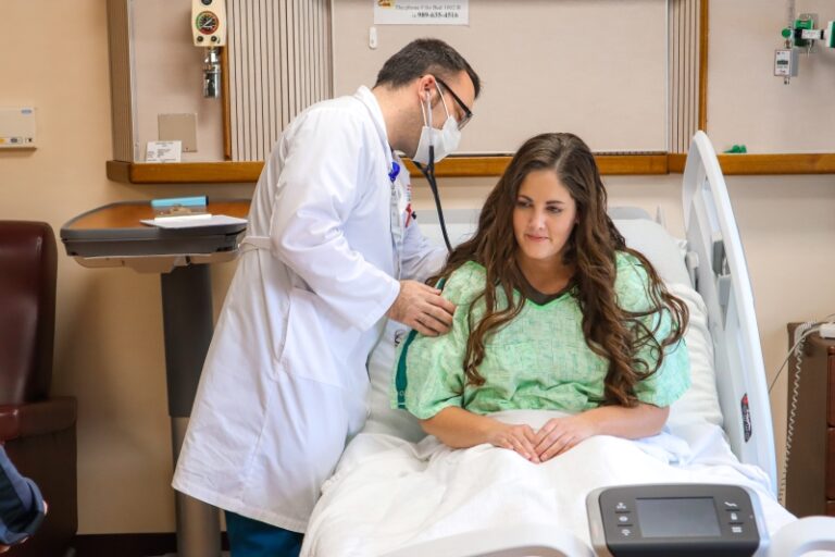 A doctor checking a patient lung. One of the many inpatient services at Aspire medical group.